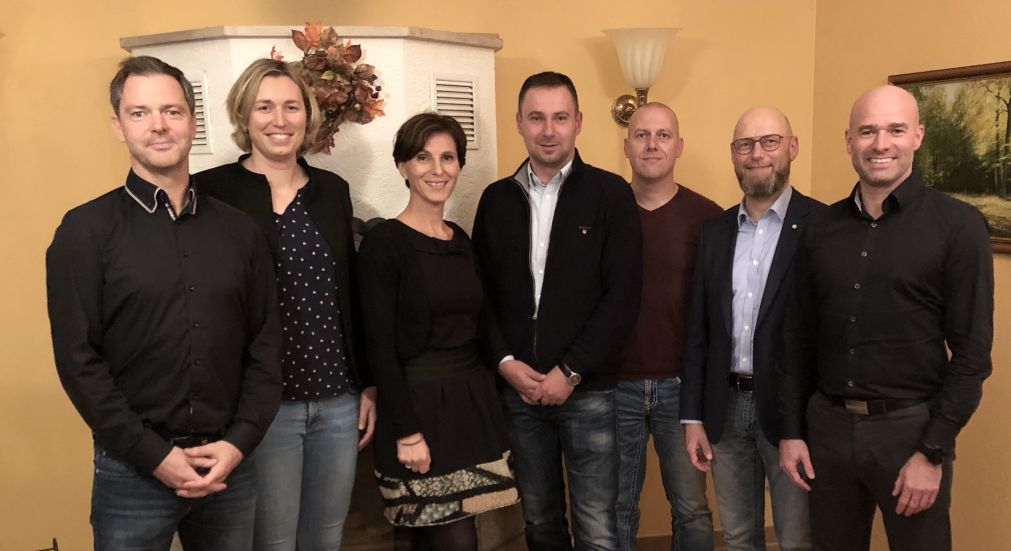 Das Präsidium des SV Fortuna 50 Neubrandenburg: v.l.n.r. Michael Schröder (Präsident), Julia Mächtig-Klepp (Projekte), Anja Hünemörder (Vizepräsidentin Öffentlichkeitsarbeit/Marketing), Benny Marlow (Sponsoring), Stephan Evert (Ausbildungs-/Studienberatung), Michael Wendelstorf (Vizepräsident Finanzen/Controlling), Mario Stenzel (Vizepräsident Sport); es fehlt: Thomas Hoppe (Projekte)